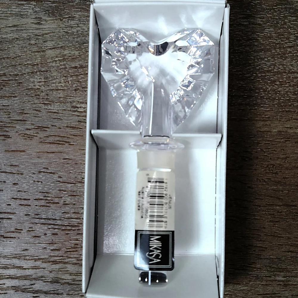 Vintage 1990s New Venus Heart Shaped Mikasa Lead Austrian Crystal Bottle Stopper - Picture 2 of 6